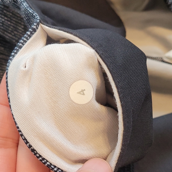 Lululemon Wunder Under Crop in Full-On Luxtreme - Picture 6 of 12